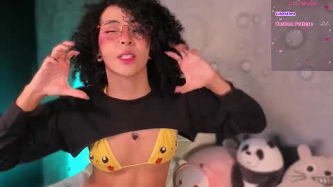 Snapshot of emma_nakamura chatting on 10-30-25, 10:27 online show from 10-30-25, 10:27