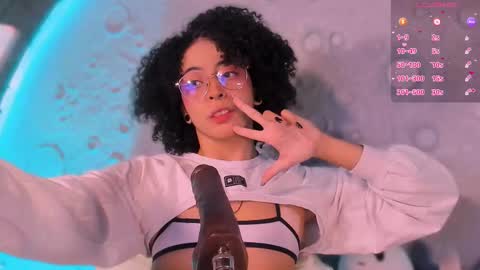 Snapshot of emma_nakamura chatting on 11-13-25, 10:03 online show from 11-13-25, 10:03