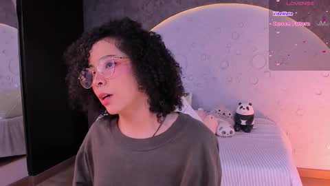 Snapshot of emma_nakamura chatting on 11-25-25, 10:15 online show from 11-25-25, 10:15