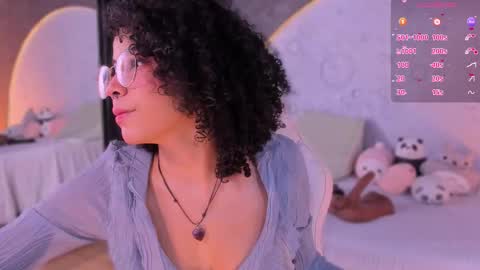 Snapshot of emma_nakamura chatting on 11-27-25, 10:17 online show from 11-27-25, 10:17