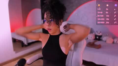 Snapshot of emma_nakamura chatting on 11-28-25, 10:18 online show from 11-28-25, 10:18