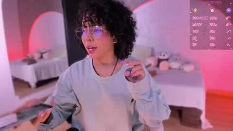 Snapshot of emma_nakamura chatting on 12-01-25, 10:20 online show from 12-01-25, 10:20