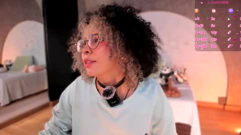 Snapshot of emma_nakamura chatting on 01-05-26, 05:27 online show from 01-05-26, 05:27