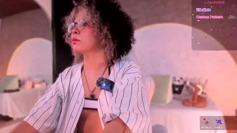 Snapshot of emma_nakamura chatting on 01-06-26, 10:19 online show from 01-06-26, 10:19