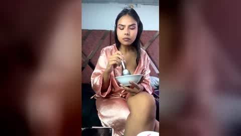 EMMA REVEES  online show from 04-09-26, 07:08