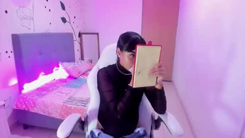 emma_rouxx online show from 03-28-26, 07:24