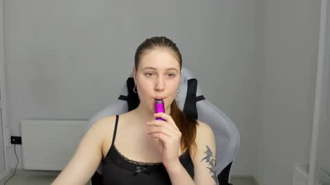 Emma online show from 06-10-26, 06:23