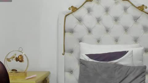 Snapshot of emma_swit chatting on 02-23-26, 03:37 emma swit online show from 02-23-26, 03:37