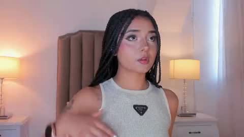 Snapshot of emma_torres__ chatting on 06-14-26, 12:29 Ema online show from 06-14-26, 12:29