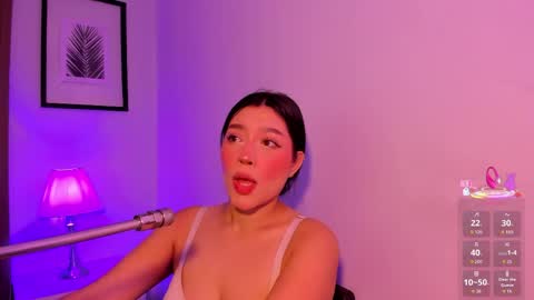 Snapshot of emma_walton_ chatting on 06-07-26, 11:36 online show from 06-07-26, 11:36