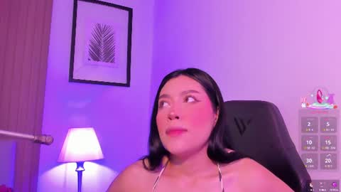 Snapshot of emma_walton_ chatting on 06-19-26, 11:36 online show from 06-19-26, 11:36