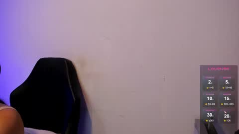 Snapshot of emma_walton_ chatting on 06-27-26, 11:26 online show from 06-27-26, 11:26