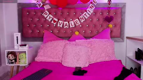 neko  online show from 02-17-25, 05:14