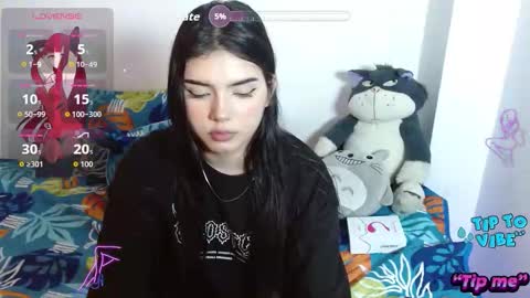 Snapshot of emma_yui19 chatting on 10-28-25, 11:18 emma online show from 10-28-25, 11:18