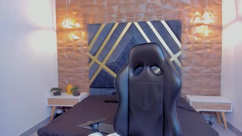 Snapshot of emmaa_white_ chatting on 11-11-25, 05:24 EMMA online show from 11-11-25, 05:24