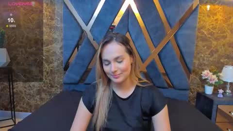 Snapshot of emmaa_white_ chatting on 11-13-25, 05:23 EMMA online show from 11-13-25, 05:23