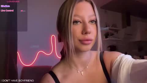 Snapshot of emmaandjake chatting on 11-09-25, 01:42 emmaandjake online show from 11-09-25, 01:42