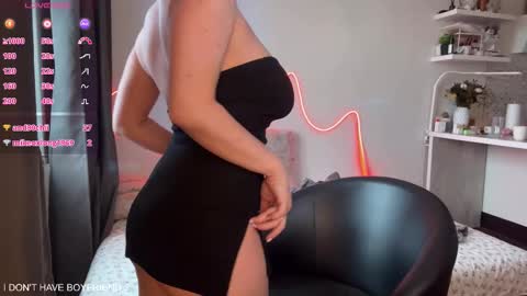 Snapshot of emmaandjake chatting on 11-16-25, 10:54 emmaandjake online show from 11-16-25, 10:54