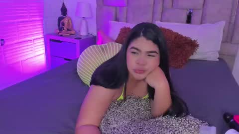 Snapshot of emmabecket2 chatting on 11-13-25, 04:11 emma becket online show from 11-13-25, 04:11