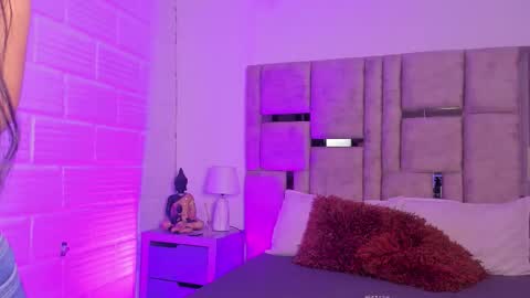 Snapshot of emmabecket2 chatting on 11-20-25, 04:01 emma becket online show from 11-20-25, 04:01