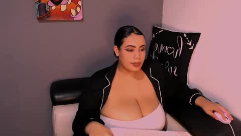 Snapshot of emmacamille2 chatting on 11-28-25, 12:46 emmacamille2 online show from 11-28-25, 12:46