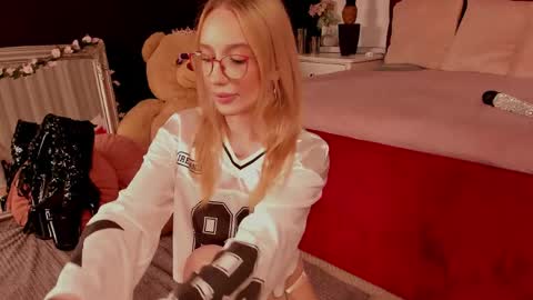 Snapshot of emmacin chatting on 06-07-26, 03:10 Em online show from 06-07-26, 03:10
