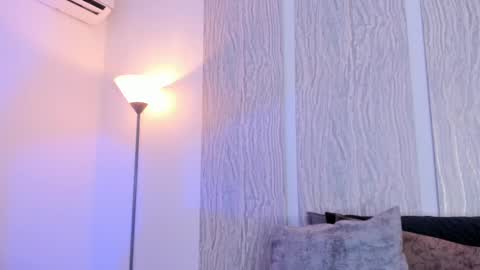 Snapshot of emmacollemann chatting on 02-15-25, 03:50 EMMA online show from 02-15-25, 03:50