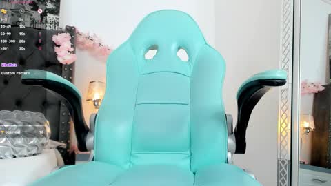 Snapshot of emmacrush chatting on 12-11-24, 01:37 Welcome Im yosein Your love is my passion activate it with your tips and enjoy with me online show from 12-11-24, 01:37