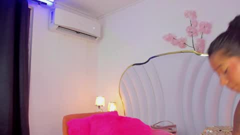 Snapshot of emmacrush chatting on 02-14-25, 01:45 Welcome Im yosein Your love is my passion activate it with your tips and enjoy with me online show from 02-14-25, 01:45