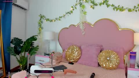 Snapshot of emmacrush chatting on 09-13-25, 09:47 Welcome Im yosein Your love is my passion activate it with your tips and enjoy with me online show from 09-13-25, 09:47