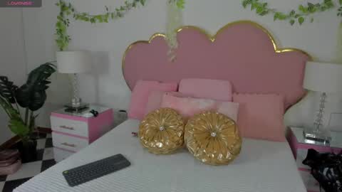 Snapshot of emmacrush chatting on 10-02-25, 09:33 Welcome Im yosein Your love is my passion activate it with your tips and enjoy with me online show from 10-02-25, 09:33