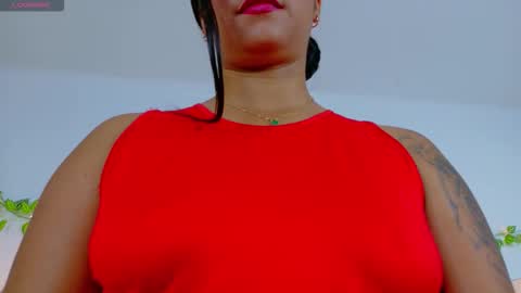 Snapshot of emmacrush chatting on 10-17-25, 09:50 Welcome Im yosein Your love is my passion activate it with your tips and enjoy with me online show from 10-17-25, 09:50