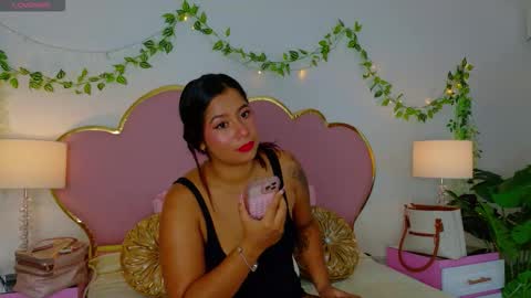 Snapshot of emmacrush chatting on 11-06-25, 09:15 Welcome Im yosein Your love is my passion activate it with your tips and enjoy with me online show from 11-06-25, 09:15