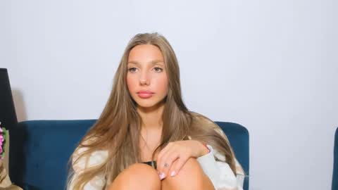 Snapshot of emmadesire chatting on 09-11-25, 06:52 emmadesire online show from 09-11-25, 06:52