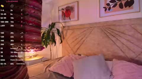 Snapshot of emmaduff_ chatting on 06-13-26, 11:52 online show from 06-13-26, 11:52