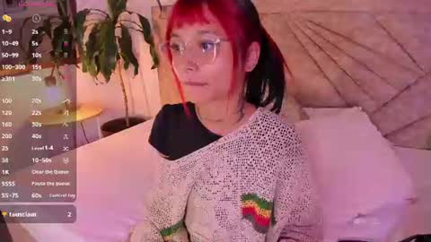Snapshot of emmaduff_ chatting on 06-28-26, 12:44 online show from 06-28-26, 12:44