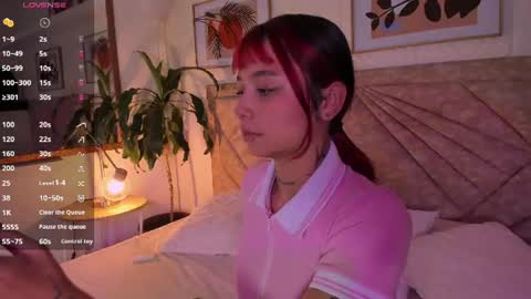 Snapshot of emmaduff_ chatting on 07-08-26, 11:48 online show from 07-08-26, 11:48