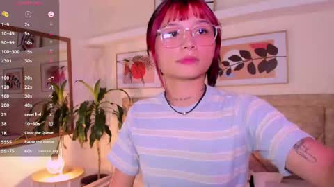 Snapshot of emmaduff_ chatting on 07-18-26, 08:01 online show from 07-18-26, 08:01