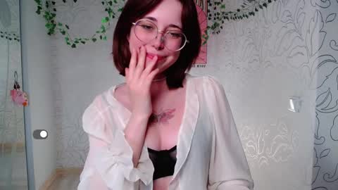 Snapshot of emmae__ chatting on 12-23-24, 05:17 Emma online show from 12-23-24, 05:17