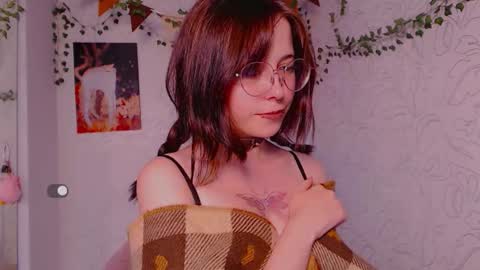 Snapshot of emmae__ chatting on 10-04-25, 09:40 Emma online show from 10-04-25, 09:40