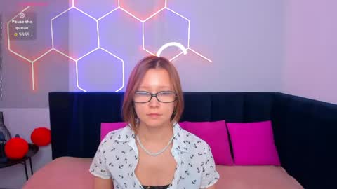 Emma 3 online show from 04-21-26, 01:42