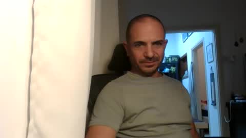 Ariel online show from 11-19-25, 04:51