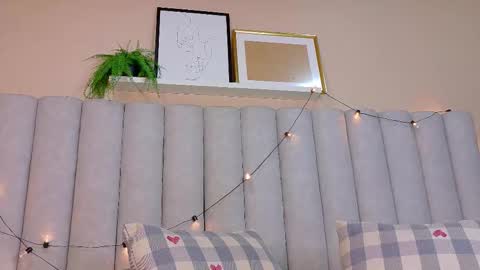 E M M A   online show from 02-12-26, 04:18