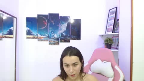 Snapshot of emmamyers_ chatting on 02-26-25, 04:36 Emma online show from 02-26-25, 04:36