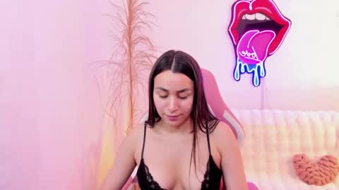 Snapshot of emmamyers_ chatting on 10-14-25, 11:16 Emma online show from 10-14-25, 11:16