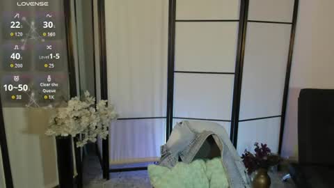 Snapshot of emmaray3 chatting on 07-11-26, 11:02 emmaray3 online show from 07-11-26, 11:02