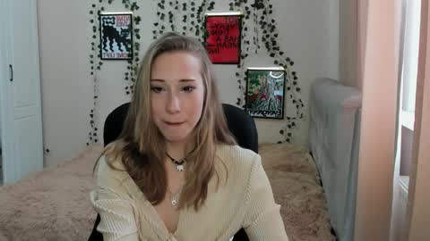Snapshot of emmarayder chatting on 04-06-26, 11:55 Emma online show from 04-06-26, 11:55
