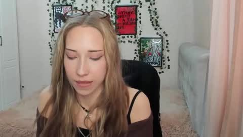 Snapshot of emmarayder chatting on 04-25-26, 02:25 Emma online show from 04-25-26, 02:25
