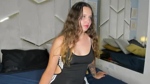 Snapshot of emmarichards_ chatting on 06-11-26, 12:43 Emma Richards online show from 06-11-26, 12:43