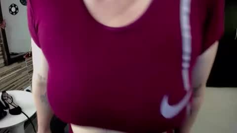 Snapshot of emmarizzoo chatting on 11-08-25, 07:23 Emma online show from 11-08-25, 07:23